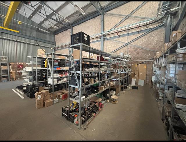 231M² WAREHOUSE TO LET IN BLACKHEATH INDUSTRIAL